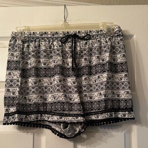 About A Girl Monochrome Patterned Shorts